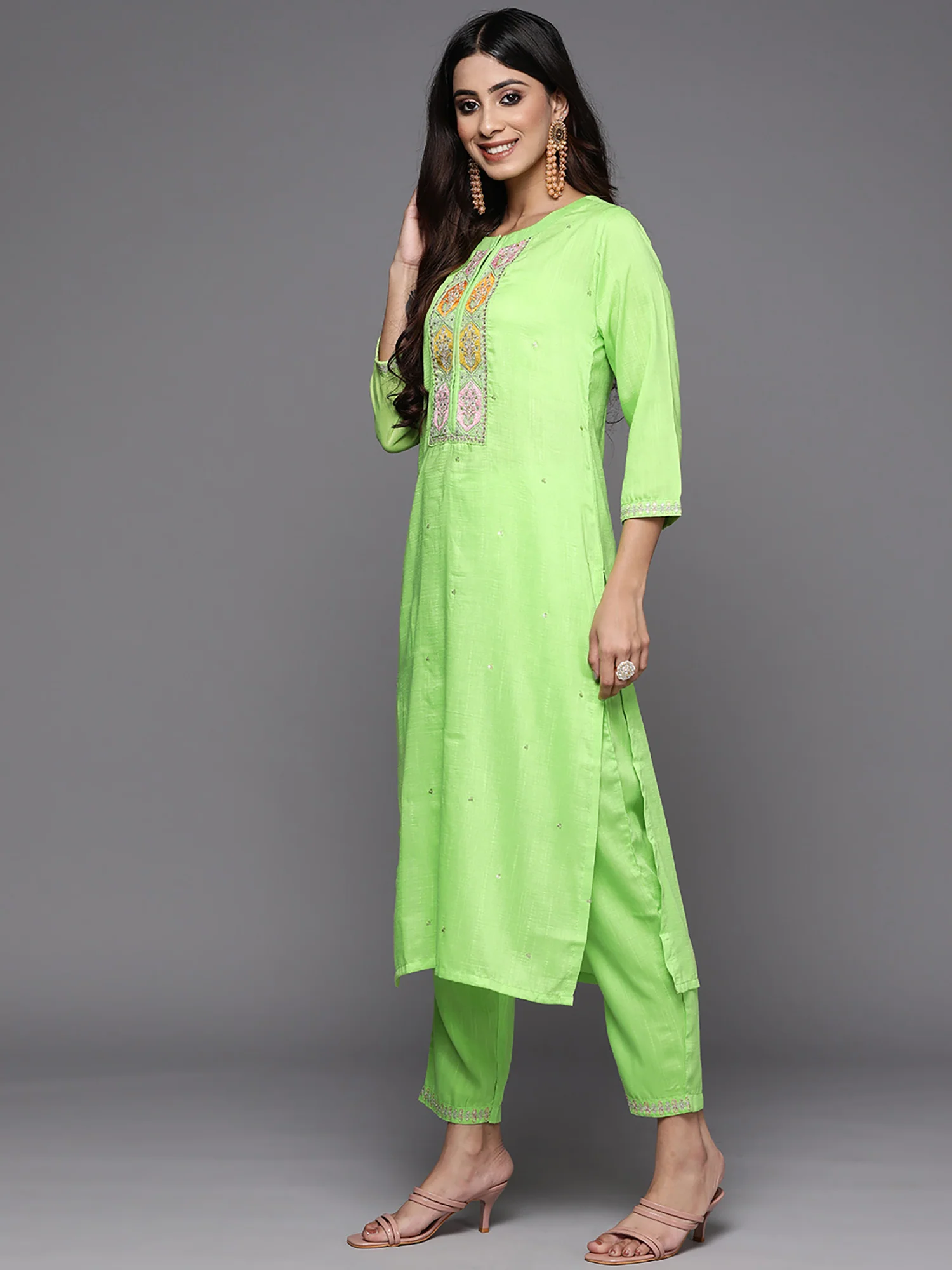 Indo Era Green Embroidered Straight Kurta Trouser With Dupatta Set - Image 3