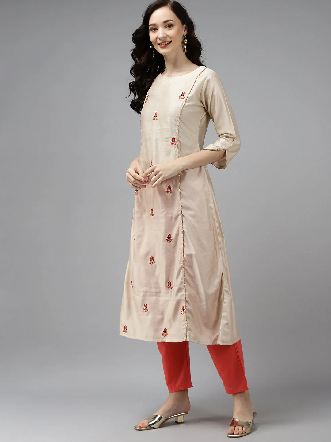 Indo Era Off White Floral Embroidered Straight Kurta Trouser With Dupatta Set - Image 4